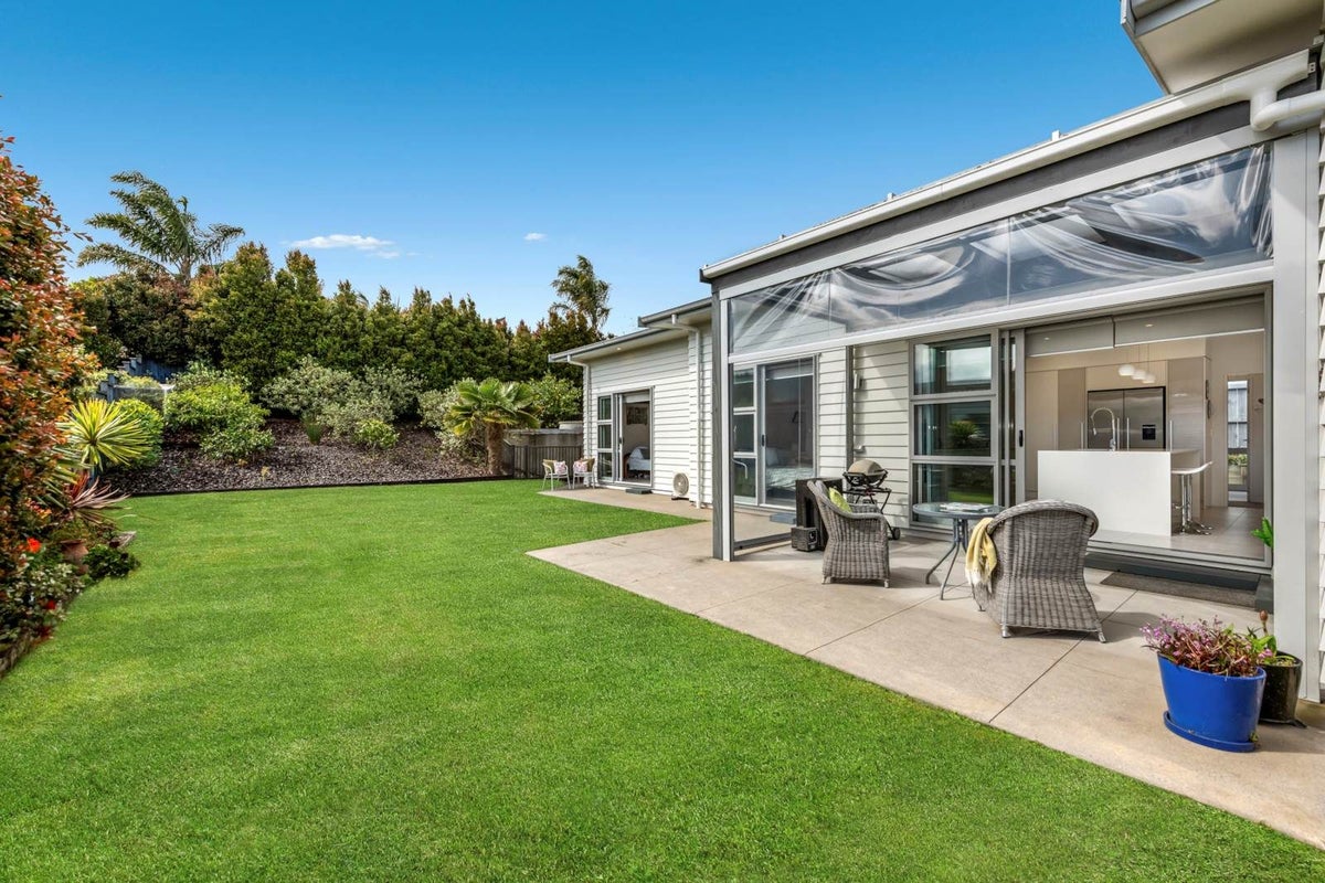 6 Lydiard Place, Beachlands, Manukau City, Auckland - Carousel 2