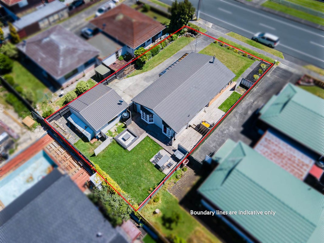 135 Chivalry Road, Glenfield, Auckland - Carousel 1