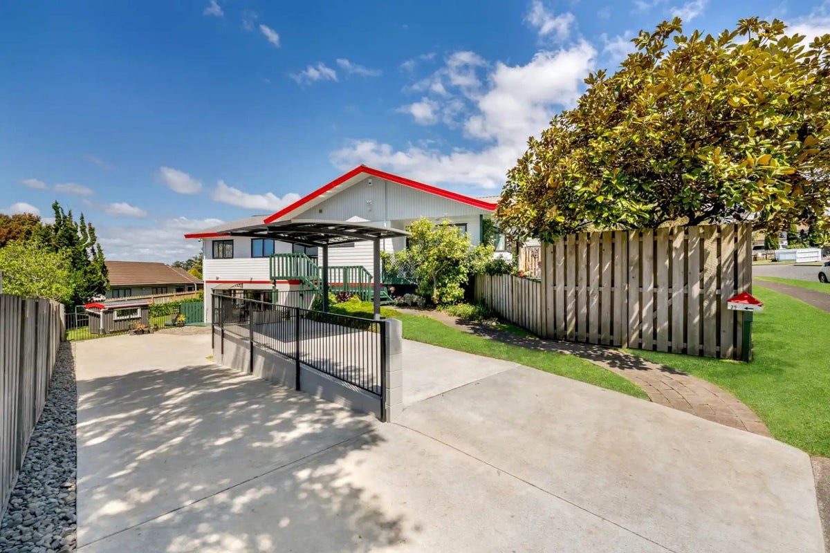 25 Sandgate Avenue, Botany Downs, Auckland - Carousel 1