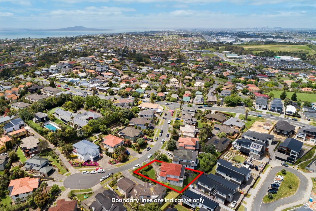 16 Maidstone Place, Oteha, Auckland - Carousel 2