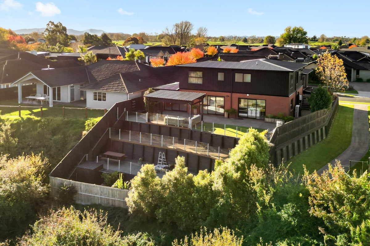 68 Helen June Avenue, Flagstaff, Hamilton - Carousel 27