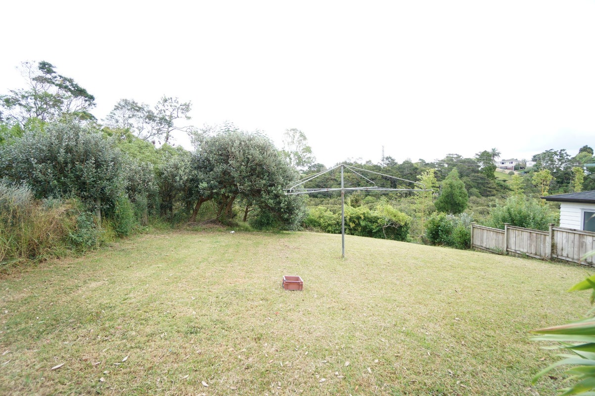 13B Maybelle Place, Kelston, Auckland - Carousel 30