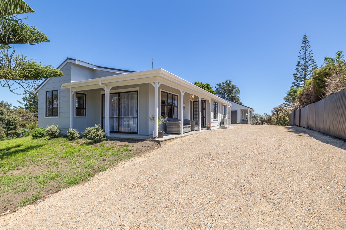 157 Kahukura Avenue, Waitarere Beach, Levin - Carousel 1