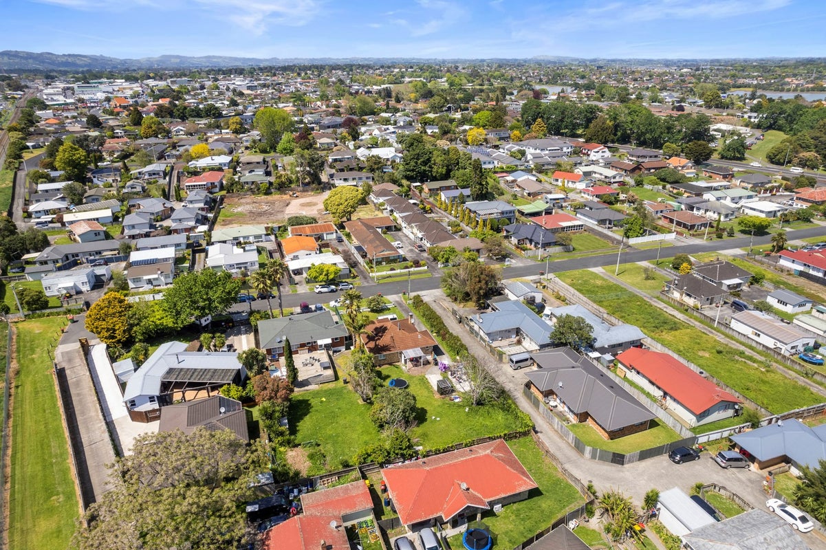 26 Waterview Road West, Takanini, Auckland - Carousel 23