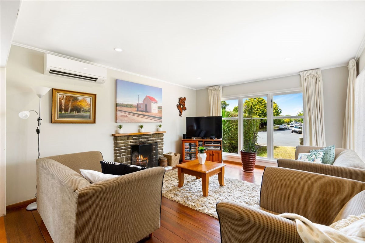 35 Te Kanawa Crescent, Henderson, Auckland - Carousel 2
