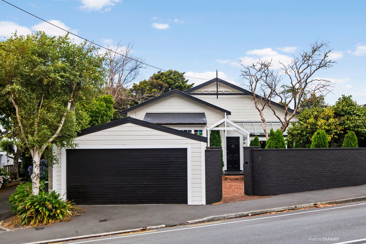 15 Box Hill, Khandallah, Wellington - Carousel 1