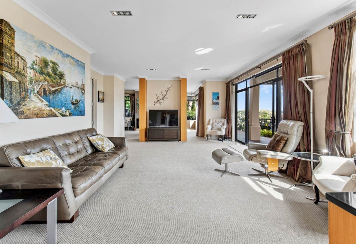 4 Armstrong Farm Drive, East Tamaki Heights, Auckland - Carousel 2