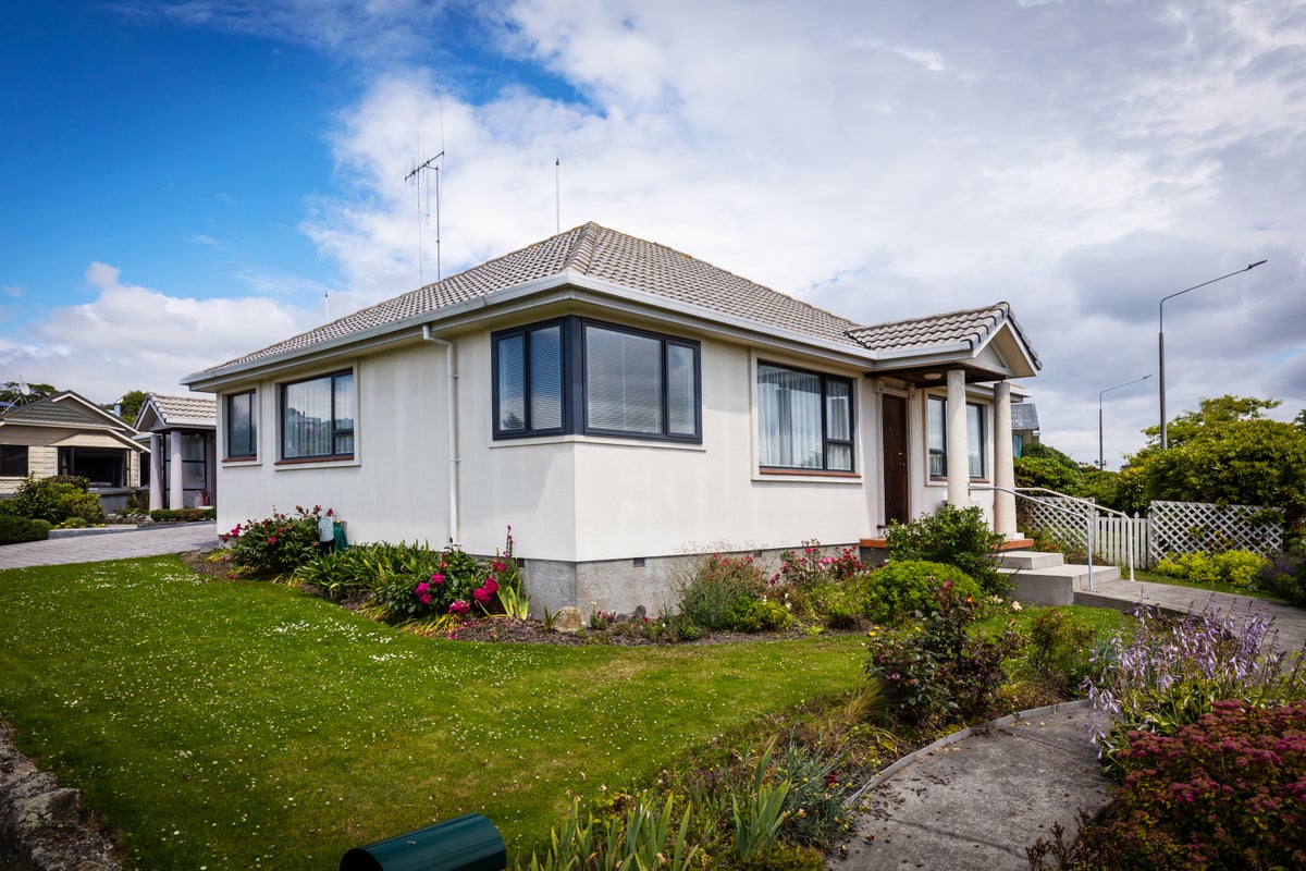 2/42 Nile Street, Highfield, Timaru - Carousel 1