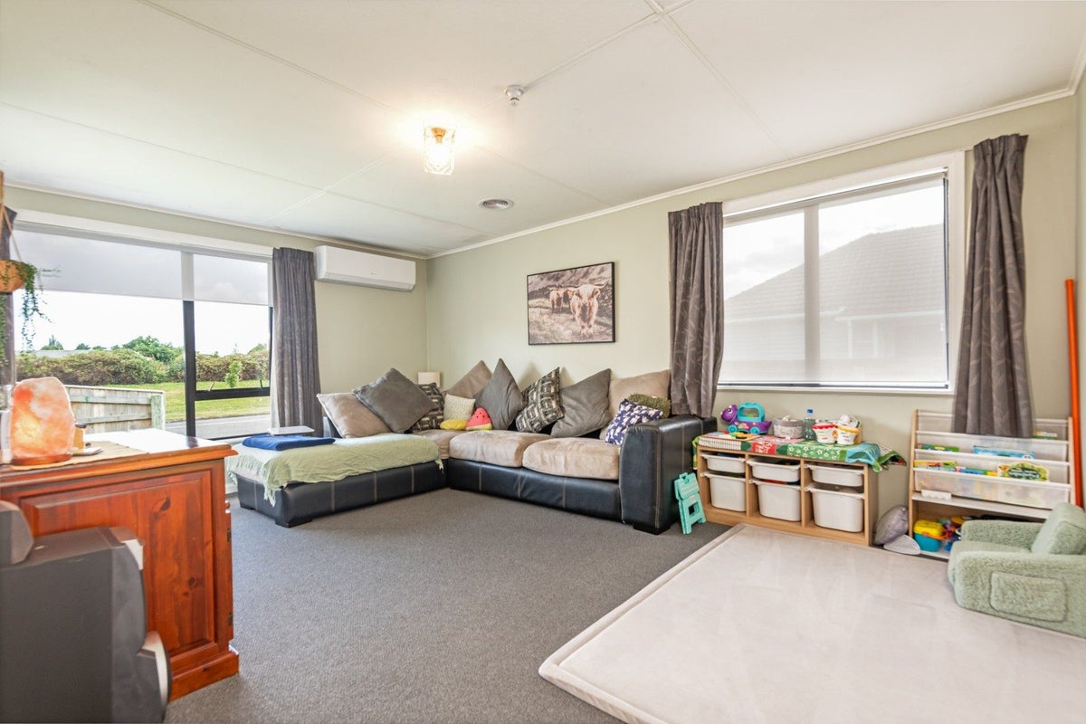 47 Clausen Street, Takaro, Palmerston North, Manawatu / Whanganui - Carousel 2