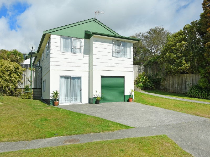 11 Whitechapel Grove, Stokes Valley, Lower Hutt - Carousel 1