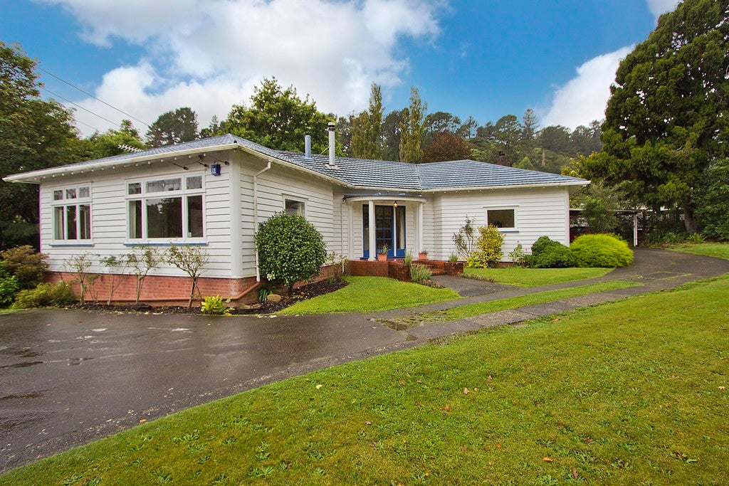 39 Kamahi Street, Stokes Valley, Lower Hutt - Carousel 1