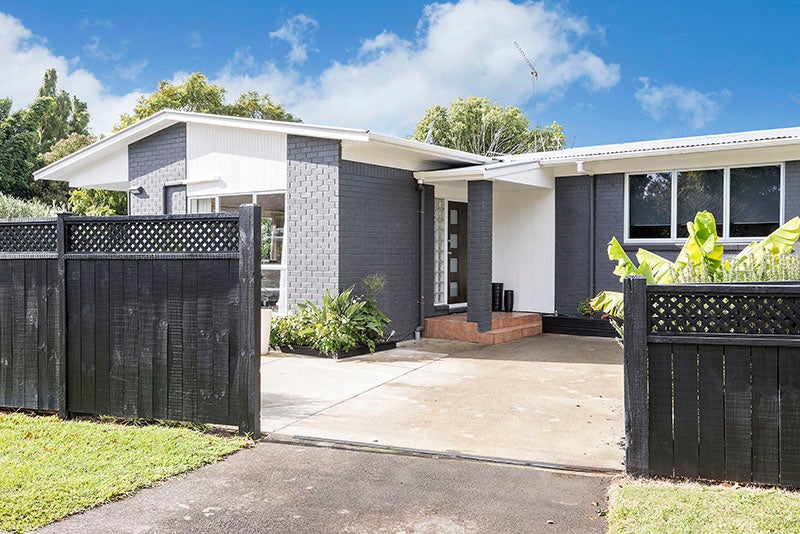 20 Trelawn Place, Cockle Bay, Auckland - Carousel 1