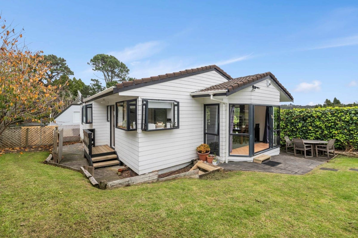 1/20 Anne McLean Drive, Bayview, Auckland - Carousel 1