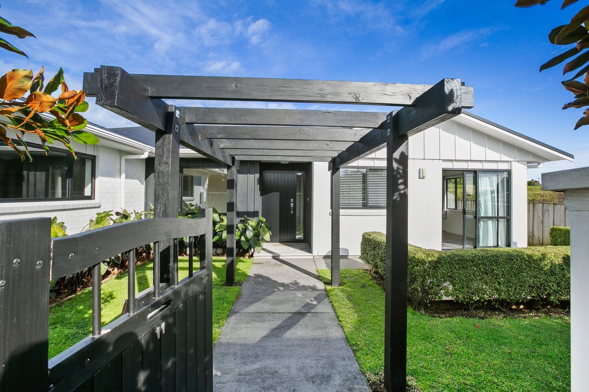 11 Heta Road, Highlands Park, New Plymouth - Carousel 2