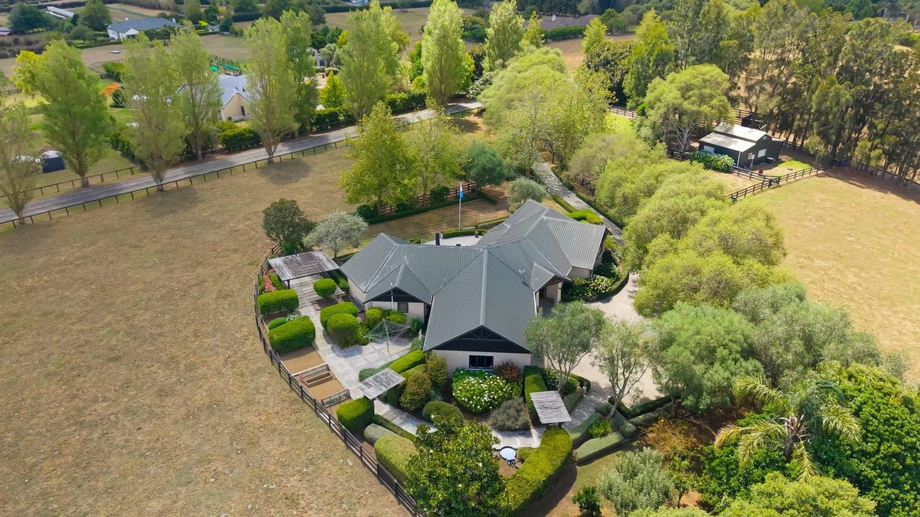 65 Ernest George Drive, Karaka, Papakura - Carousel 1