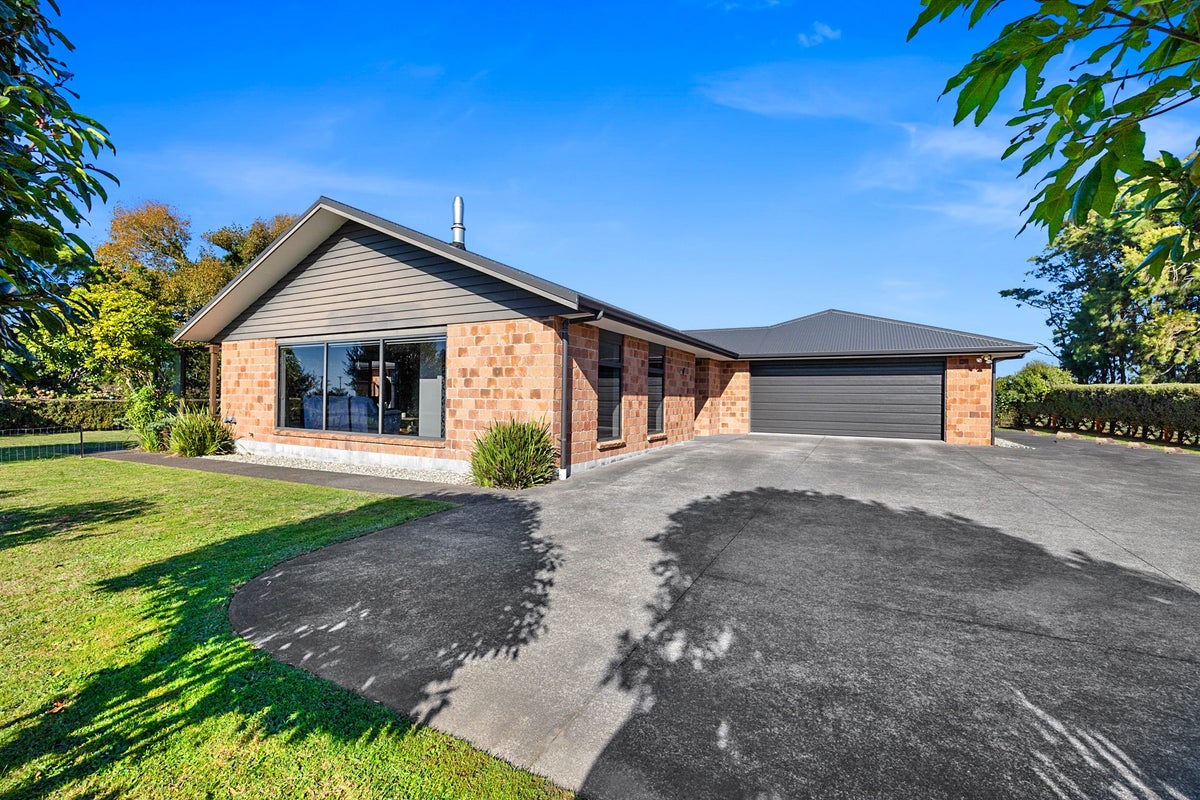 111 Queens Road, Glen Avon, New Plymouth - Carousel 2