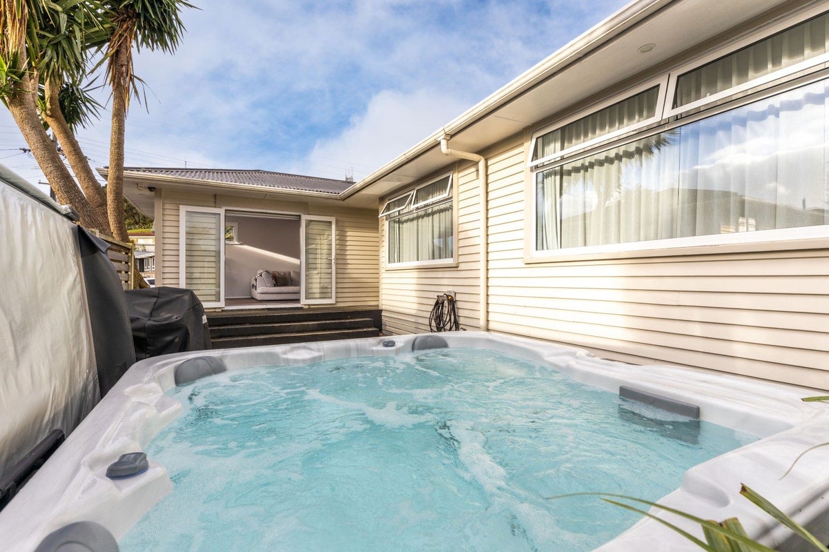 6 Belair Avenue, Blagdon, New Plymouth - Carousel 1