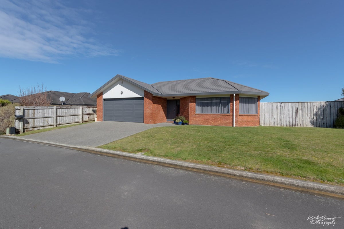 19 Kelso Grove, Kelson, Lower Hutt - Carousel 1