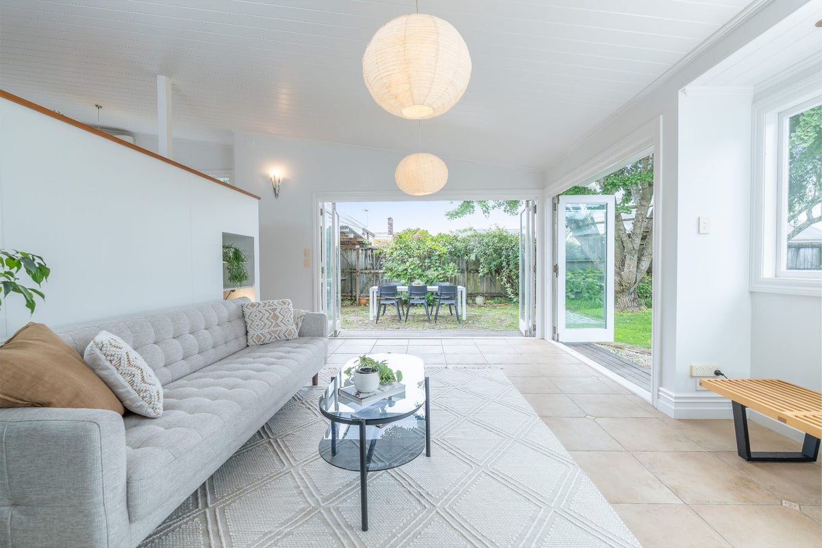 75 Gribblehirst Road, Sandringham, Auckland - Carousel 2