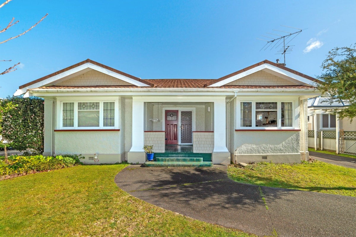 26 Haronga Road, Inner Kaiti, Gisborne - Carousel 1