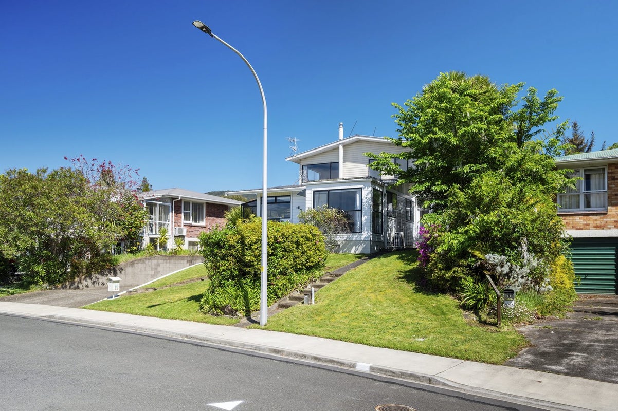13 Tirita Street, Kawaha Point, Rotorua - Carousel 2