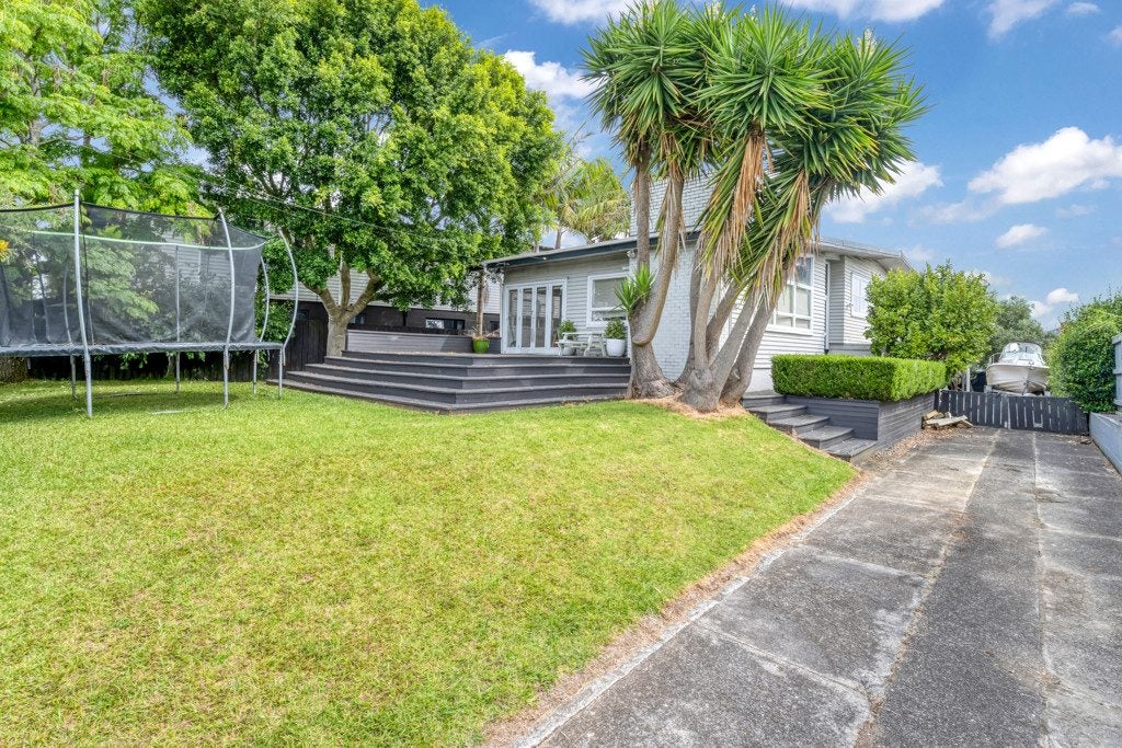 11 Swan Crescent, Pakuranga, Auckland - Carousel 2