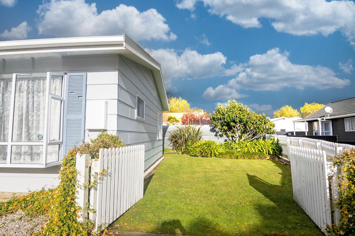 19 Coromandel Court, Roslyn, Palmerston North - Carousel 12