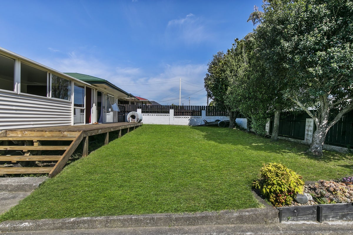 6 Hooks Road, Manurewa, Auckland - Carousel 2