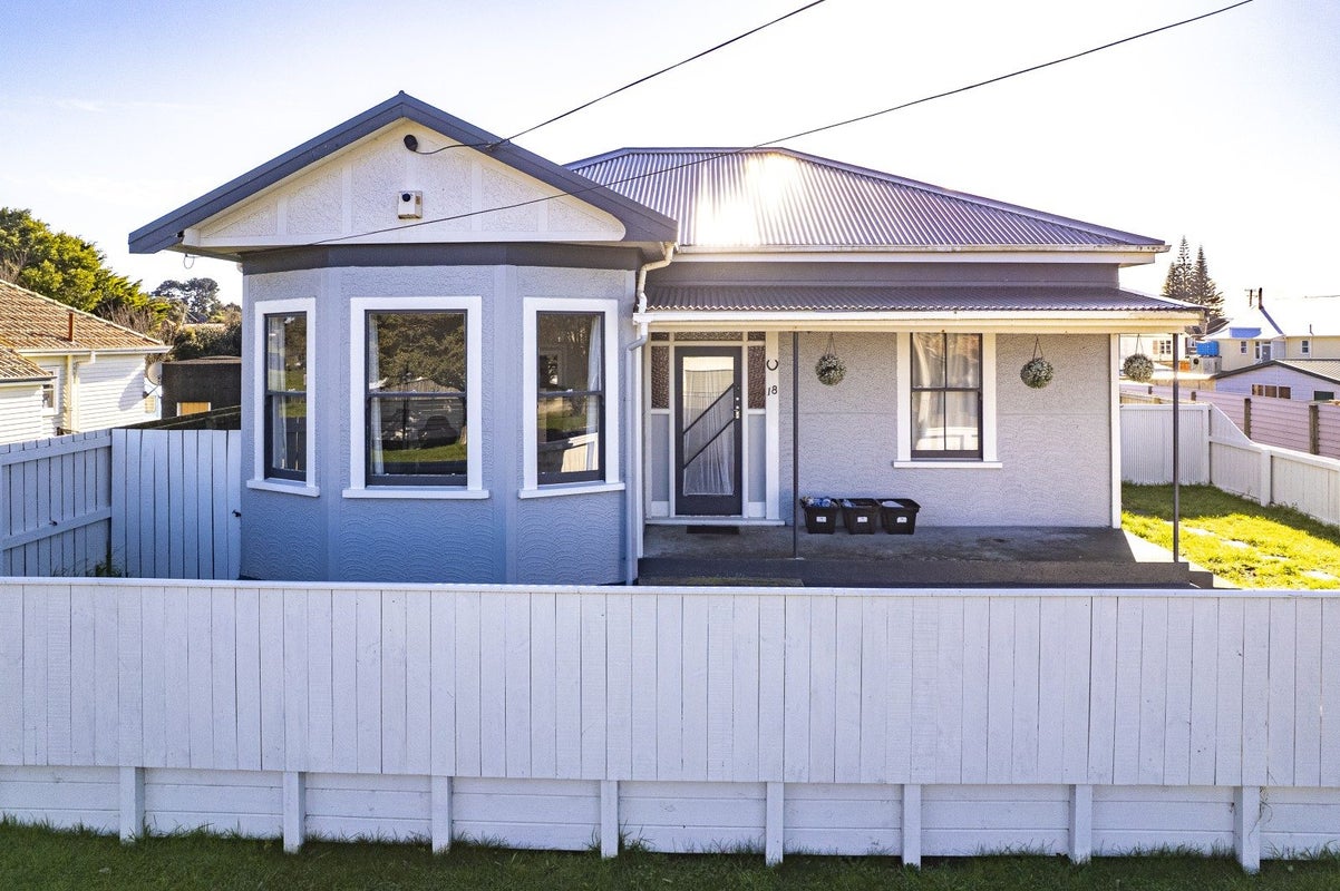 18 Swiss Avenue, Gonville, Whanganui - Carousel 1