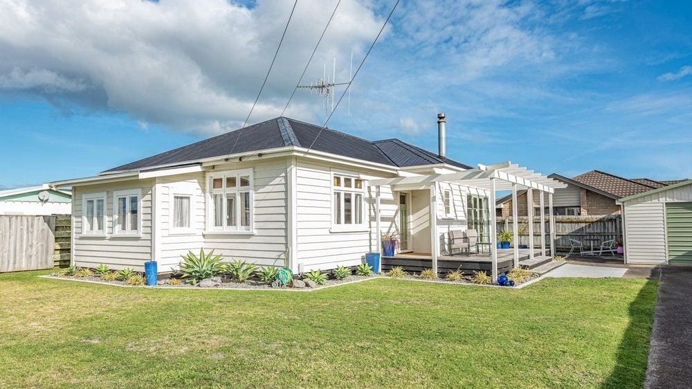 61 Surrey Road, Springvale, Whanganui - Carousel 1