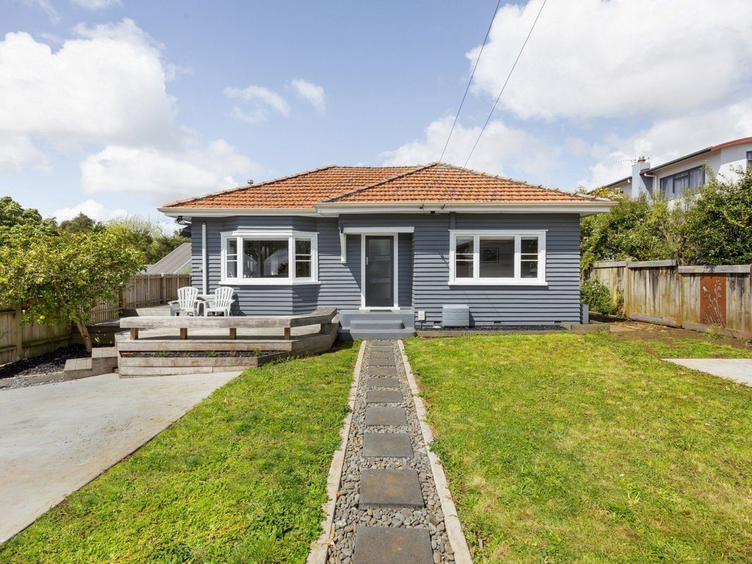 10 Dudley Terrace, Frankton, Hamilton - Carousel 1