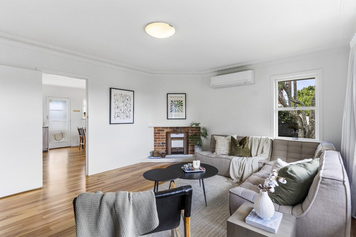 2A Caughey Place, Mount Albert, Auckland - Carousel 2