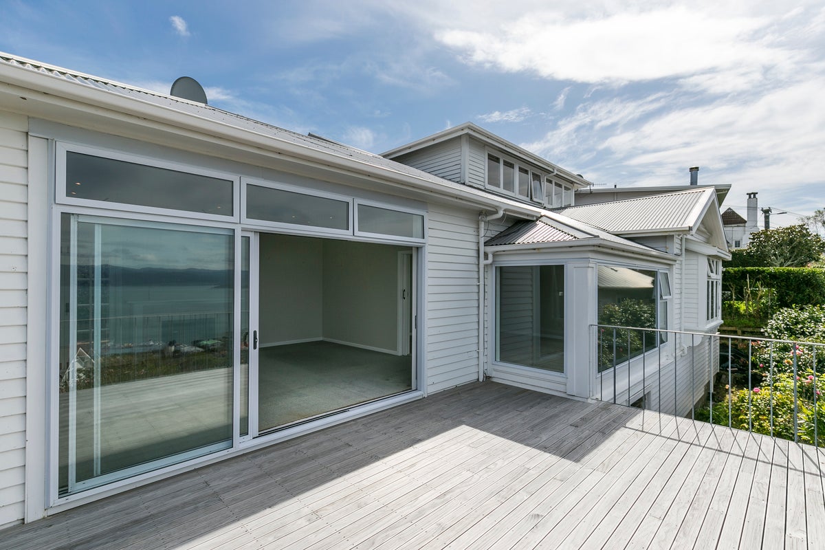 6 Moorhouse Street, Wadestown, Wellington - Carousel 1
