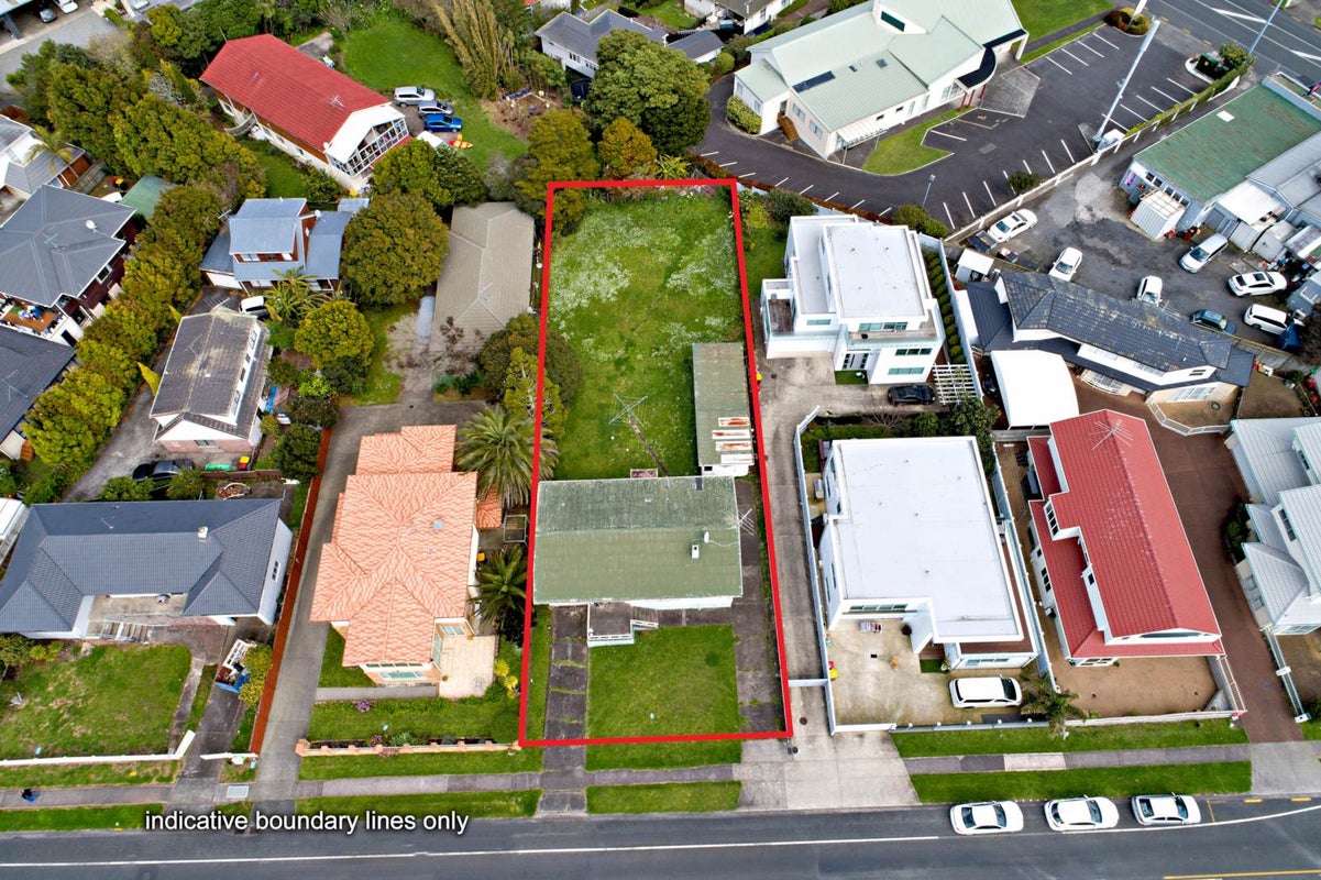 7 MacLeans Road, Bucklands Beach, Auckland - Carousel 1
