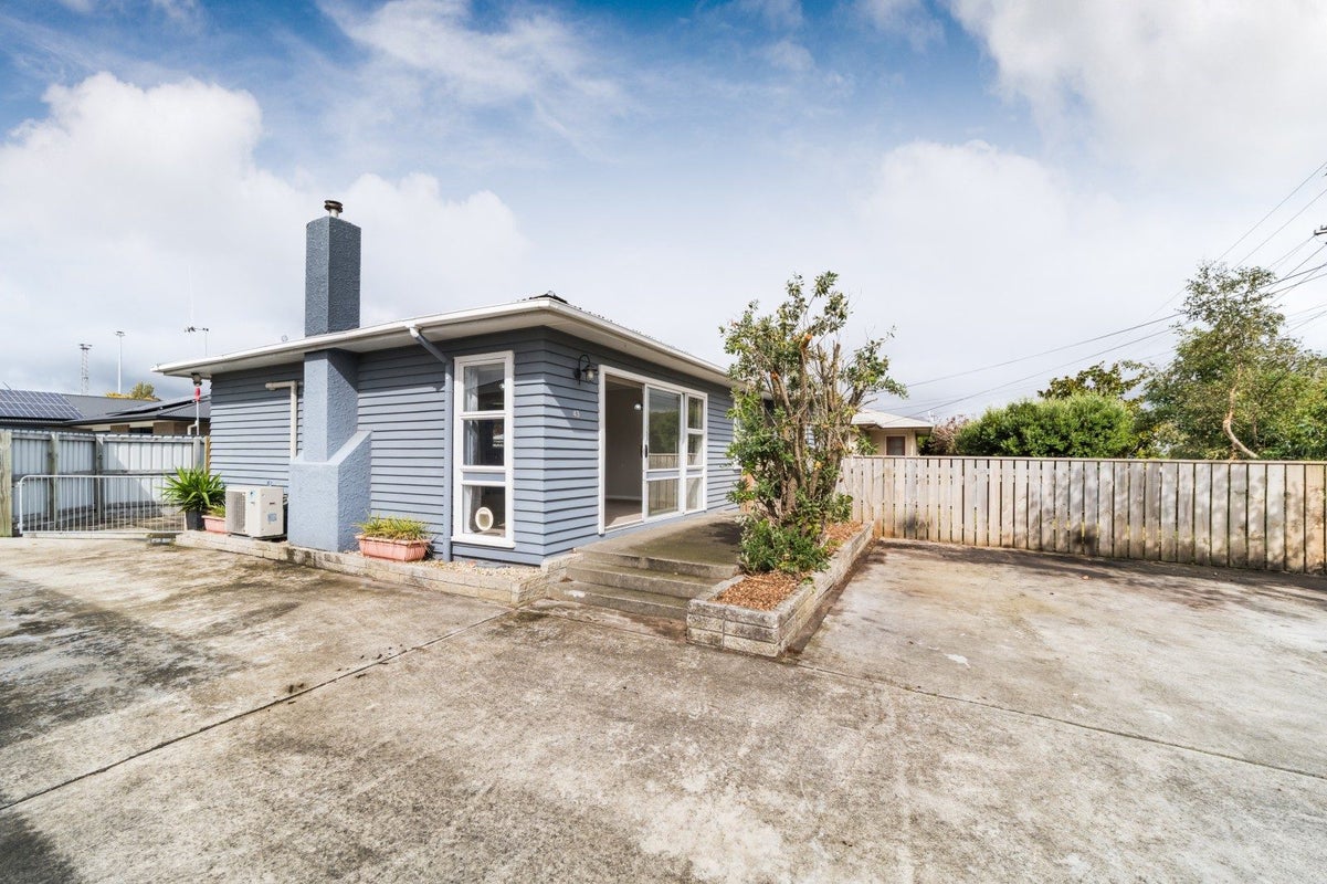 43 Fairs Road, Milson, Palmerston North - Carousel 1