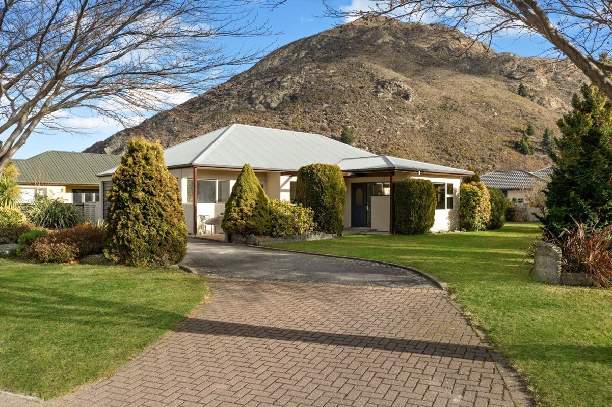 32 Copper Beech Avenue, Frankton, Queenstown - Carousel 1