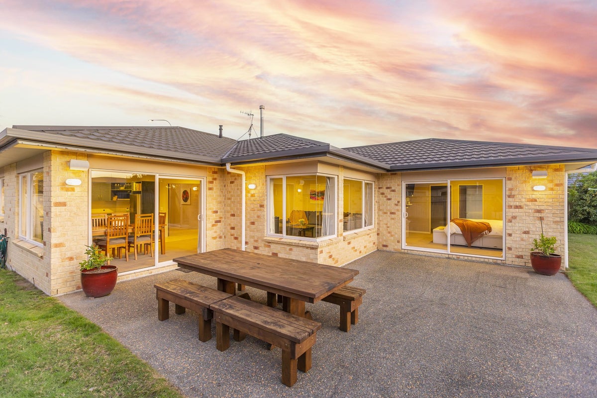 164 Guildford Drive, Paraparaumu Beach, Paraparaumu - Carousel 2