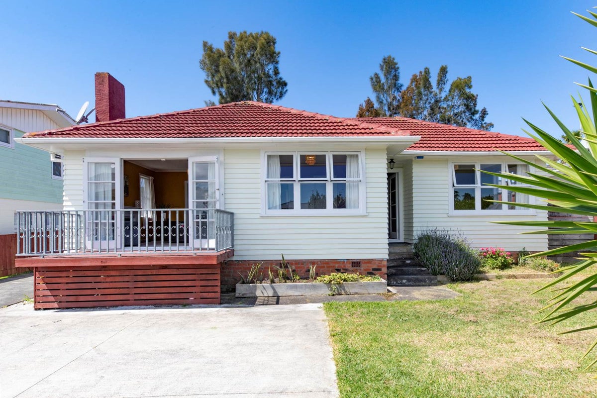 17 Tamariki Avenue, Kelston, Auckland - Carousel 2