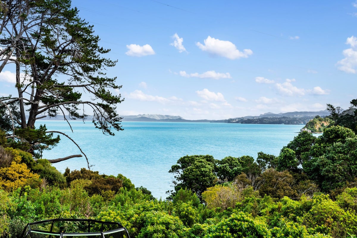 24 Royal Viking Way, Lynfield, Auckland - Carousel 1
