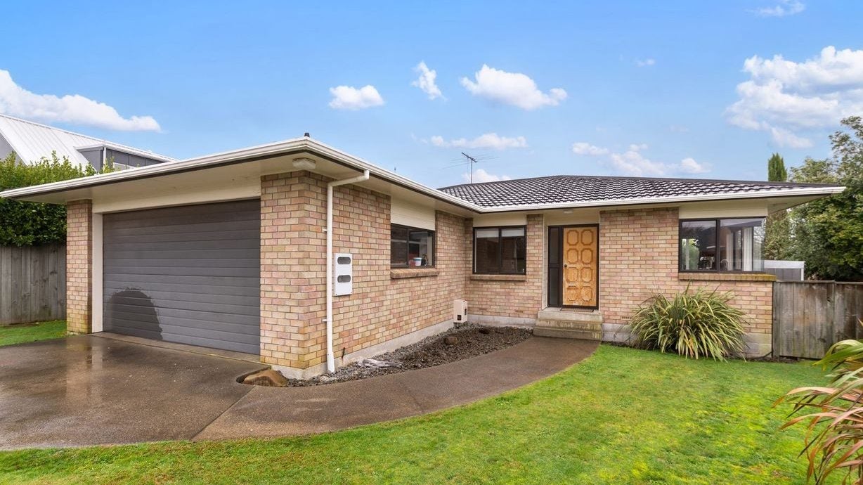 3 Elmslie Place, Owhata, Rotorua - Carousel 1