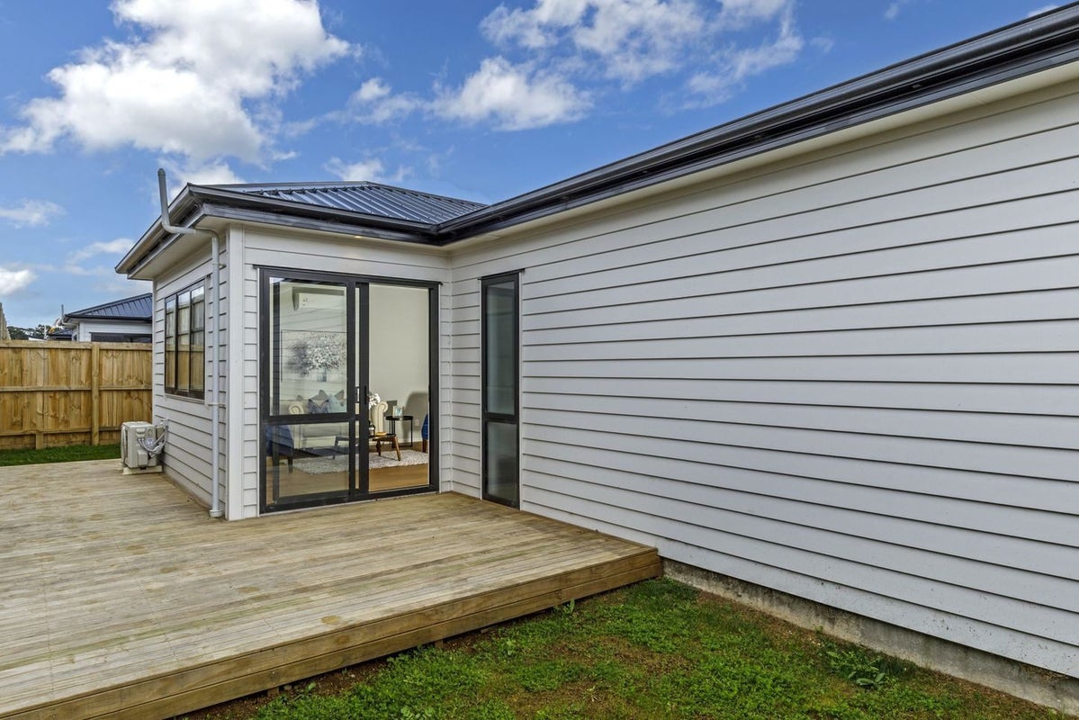 11 Mcindoe Road, Kumeu - Carousel 1