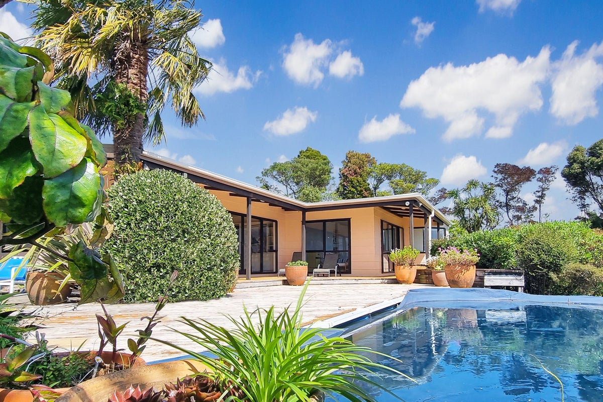 38 Lookout Road, Takaka - Carousel 1