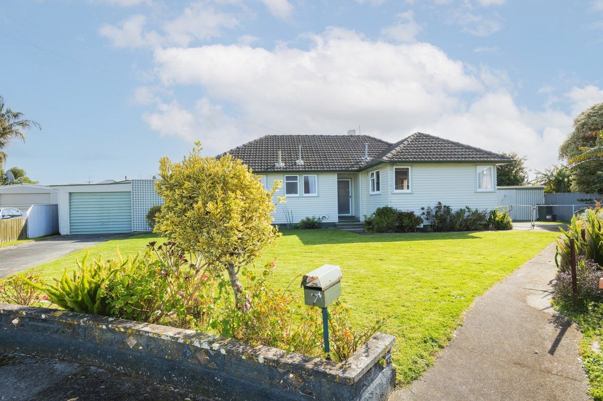 7 Kauri Street, Elgin, Gisborne - Carousel 1