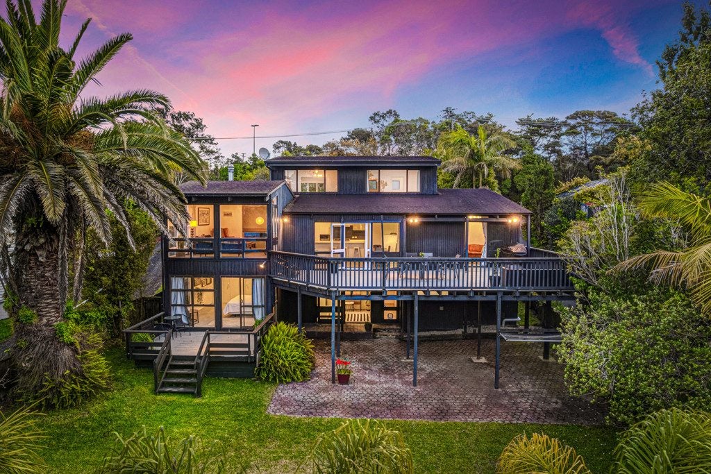 257 Golf Road, Titirangi, Auckland - Carousel 1