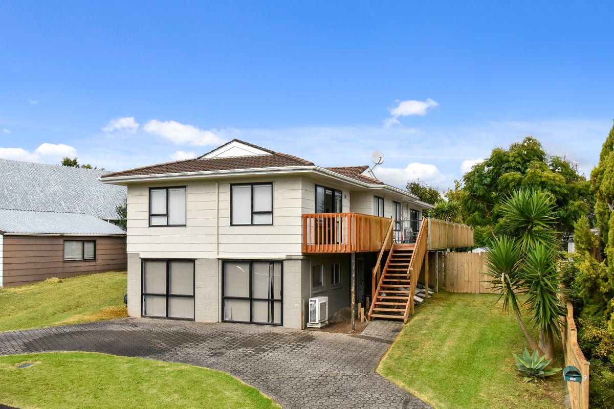 9 Deodar Place, Totara Heights, Auckland - Carousel 1