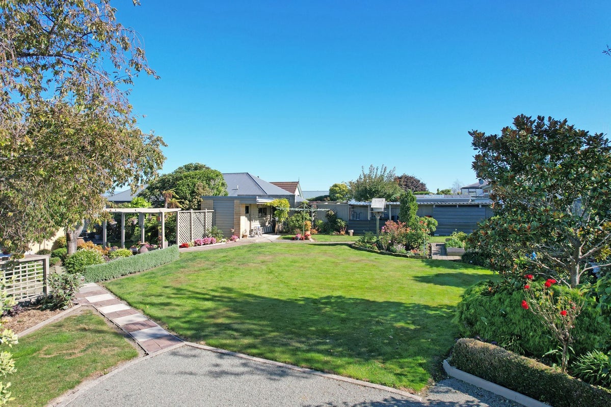 11 Leven Street, South Hill, Oamaru - Carousel 31