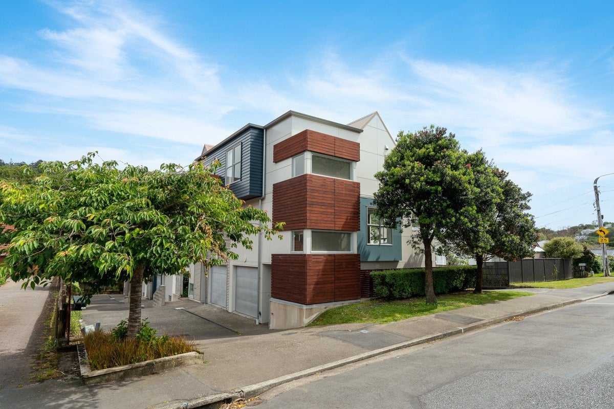 1/12 Agra Crescent, Khandallah, Wellington - Carousel 1