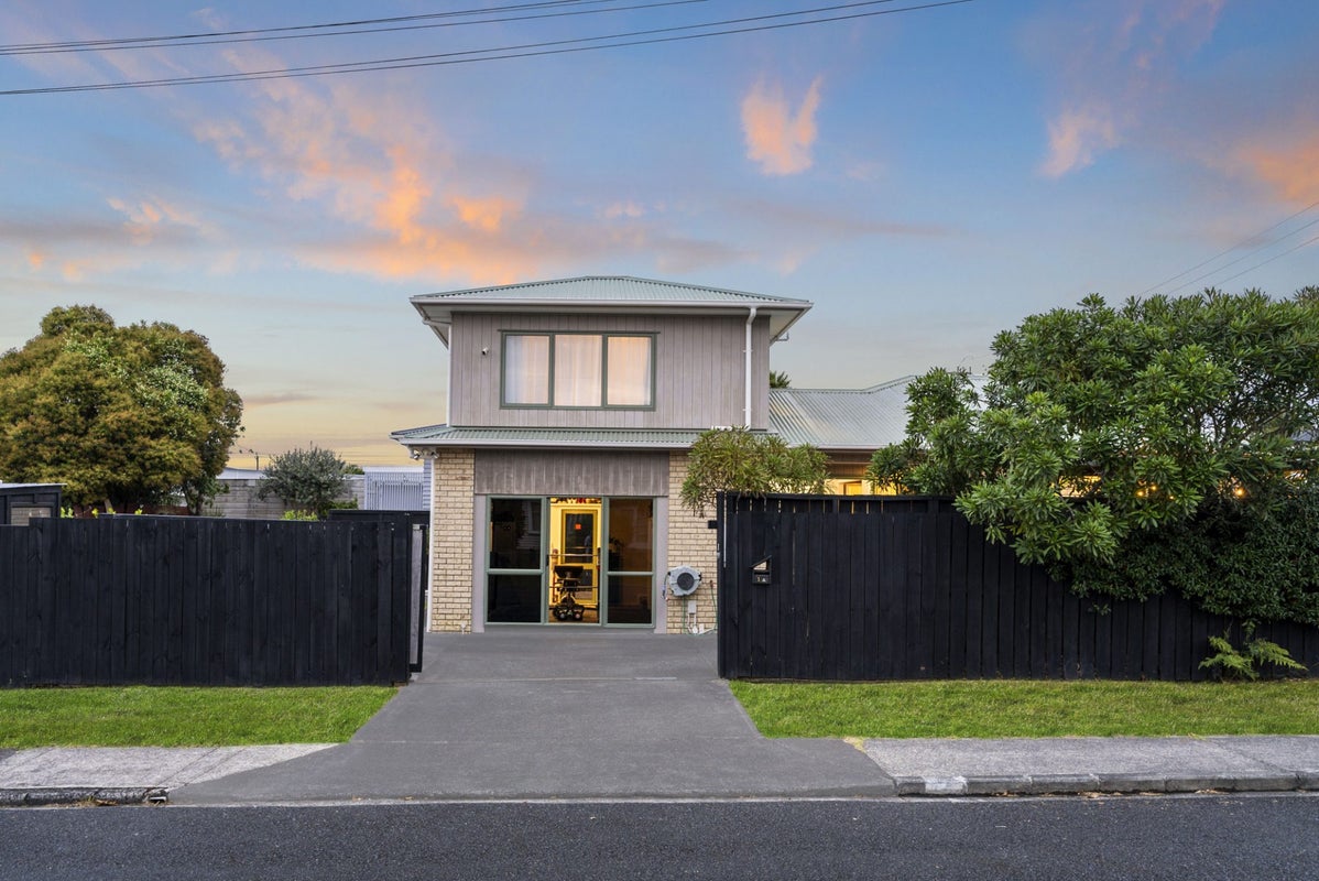 1A Mildmay Road, Henderson, Auckland - Carousel 1