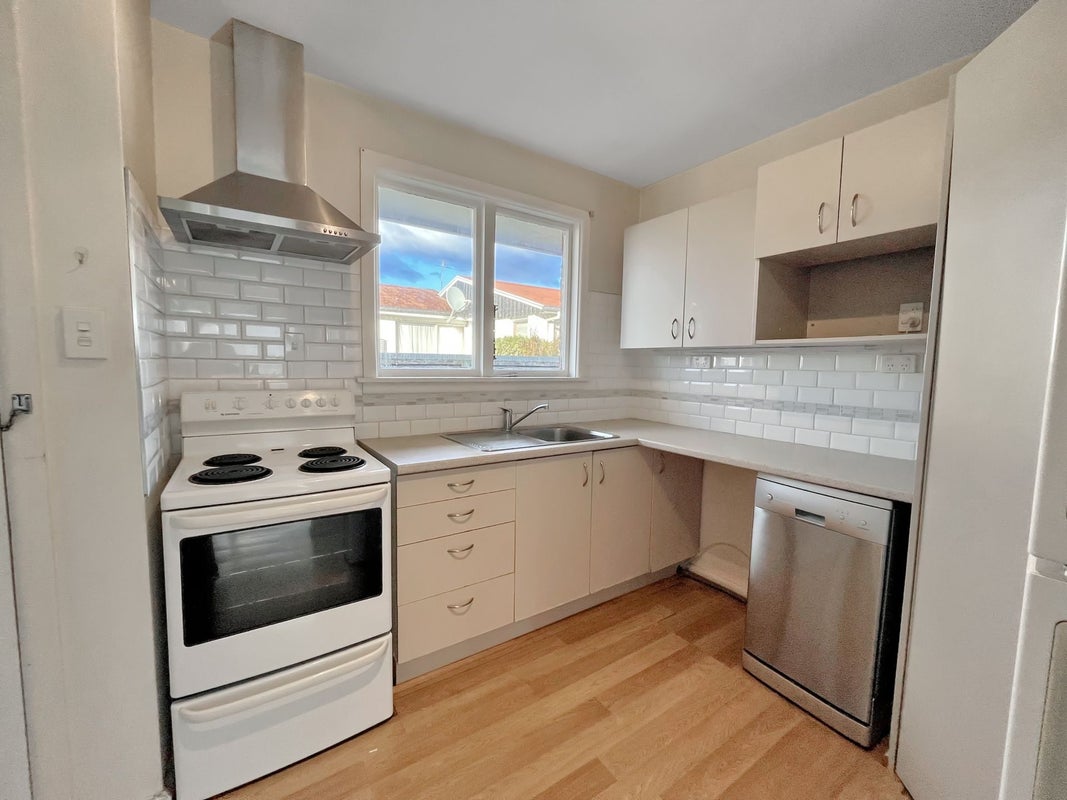 2/79 Hills Road, Edgeware, Christchurch - Carousel 2