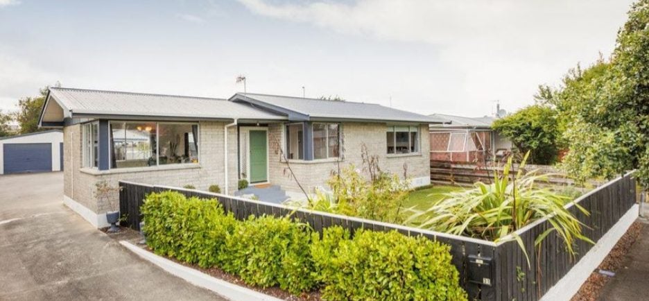 31 Anakiwa Street, Kelvin Grove, Palmerston North - Carousel 1